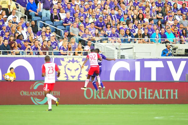 Orlando City SC, 6 Mayıs 2016 'da Orlando Florida' daki Dünya Kampı Stadyumu 'nda New York Red Bulls' a ev sahipliği yaptı.. 