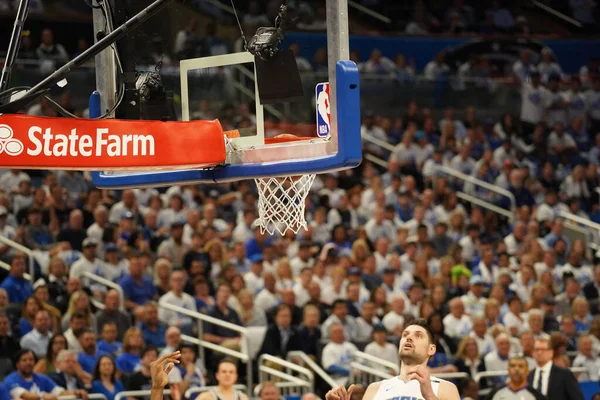 Orlando Magic Empfängt Die Toronto Rapters Während Der Nba Playoff — Stockfoto