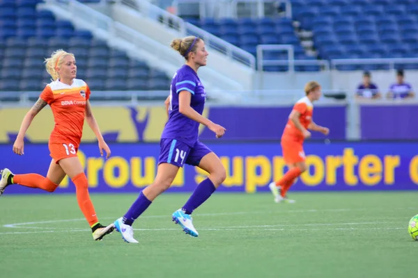 Orlando Pride sunucusu Houston Dash 23 Haziran 2016 'da Orlando Florida' daki Dünya Kampı Stadyumu 'nda..