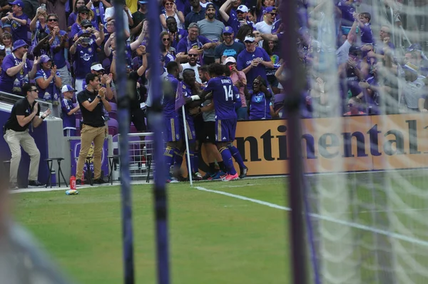Orlando City 15 Nisan 2017 'de Florida, Orlando' daki Citrus Bowl 'da Los Angeles Galaksisine ev sahipliği yaptı.. 