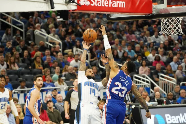 Orlando Magic 27 Aralık 2019 Cuma günü Orlando, Florida 'daki Amway Arena' da Philadelphia 76ers 'a ev sahipliği yapıyor..