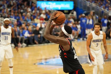 Orlando Magic 21 Nisan 2019 tarihinde Orlando Florida 'daki Amway Arena' da düzenlenen NBA Playoff 1 'de Toronto Rapçileri' ne ev sahipliği yapıyor..