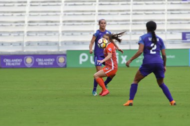 Orlando Pride, 22 Nisan 2018 'de Florida, Orlando' daki Exploria Stadyumu 'nda Houston Dash' e ev sahipliği yaptı..  