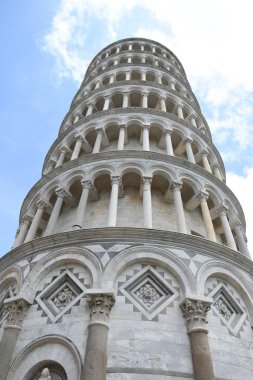 İtalya 'da turistik bir yer, Pisa' nın eğimli kulesi