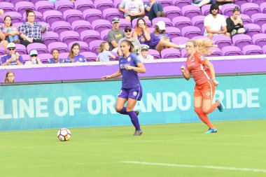 Orlando Pride, 22 Nisan 2018 'de Florida, Orlando' daki Exploria Stadyumu 'nda Houston Dash' e ev sahipliği yaptı.. 