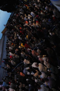 8 Nisan 2012 'de Orlando Florida' da yıllık Deniz Dünyasının Paskalya Gündoğumu Servisi.  