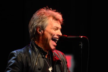 Şarkıcı Jon Bon Jovi, 5 Kasım 2016 'da St. Petersburg Florida' da Devlet Street Theater in Support of HIllary Clinton 'ın Başkan İhalesi' nde sahne alıyor.