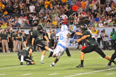 Kuzey Carolina 29 Aralık 2015 tarihinde Orlando Florida 'daki Kamp Dünya Stadyumu' nda oynanan Russell Atletizm Kupası 'nda Baylor ile karşılaşacak..