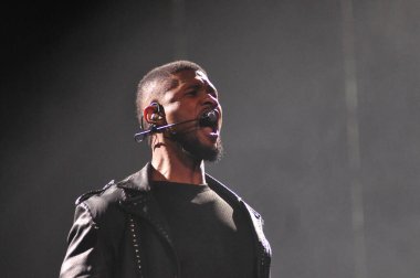 R & B Şarkıcısı Usher 12 Aralık 2014 'te Orlando Florida' daki Amway Center 'da sahne alacak..  