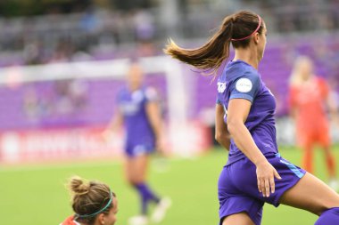 Orlando Pride, 22 Nisan 2018 'de Florida, Orlando' daki Exploria Stadyumu 'nda Houston Dash' e ev sahipliği yaptı..  