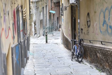 Tipik bir Avrupa sokağı. Güzel ve eski binalar.