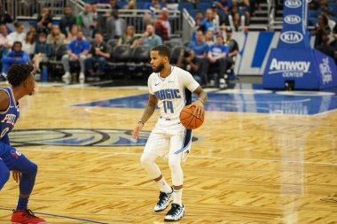 Orlando Magic 13 Ekim 2019 'da Florida, Orlando' daki Amway Center 'da Philadelphia 76ers' a ev sahipliği yaptı..  