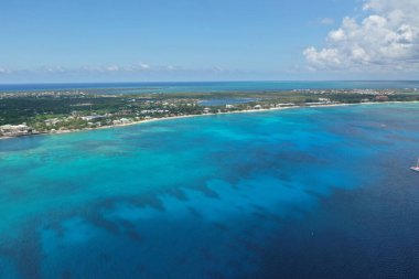 George Town 'daki Caymond Adası' ndaki en güzel plajların güzel manzarası. 