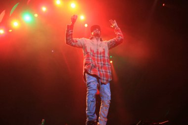 R & B Şarkıcısı Usher 12 Aralık 2015 'te Orlando Florida' daki Amway Center 'da sahne alacak..