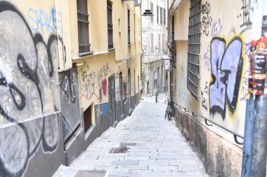 Tipik bir Avrupa sokağı. Güzel ve eski binalar.