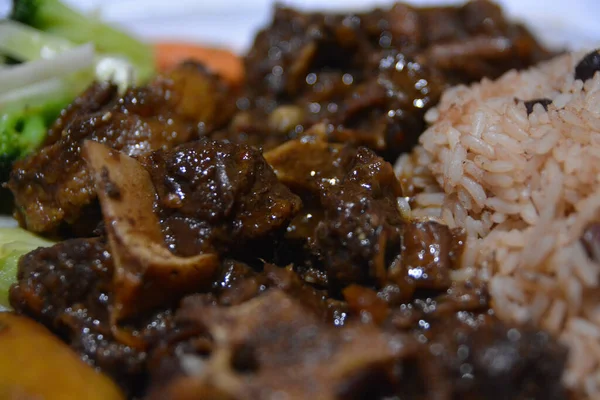 Güzel bir tabak lezzetli Karayip yemeği..