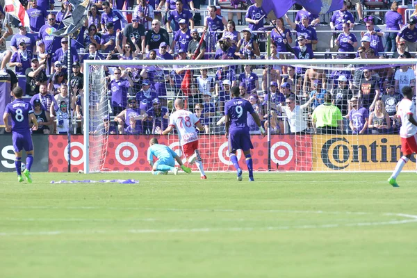 Orlando City SC, 9 Nisan 2019 'da Orlando, Florida' daki Citrus Bowl 'da New York Red Bulls' a ev sahipliği yapıyor.. 