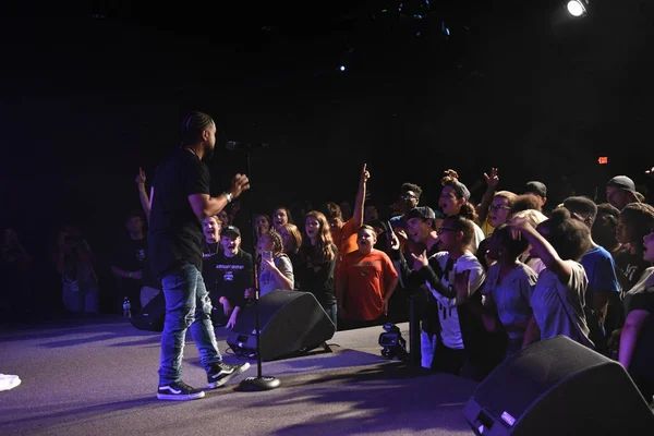 Crossover Kilisesi, 6 Ekim 2018 'de Tampa Florida' daki Crossover Kilisesi 'nde iki yıllık lezzet festivaline ev sahipliği yapıyor..  