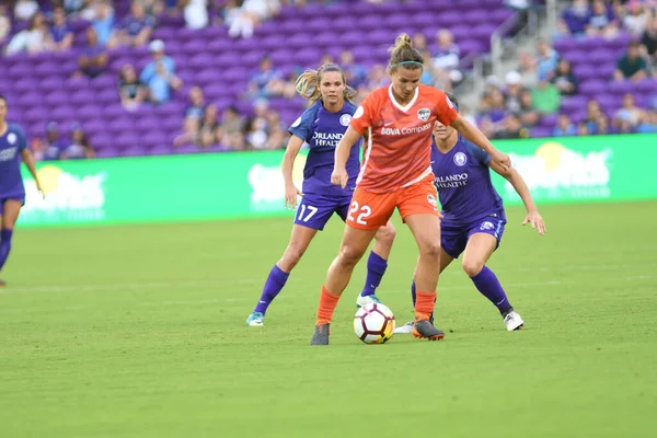 Orlando Pride, 22 Nisan 2018 'de Florida, Orlando' daki Exploria Stadyumu 'nda Houston Dash' e ev sahipliği yaptı..  