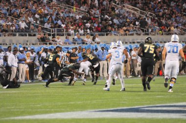 Kuzey Carolina 29 Aralık 2015 tarihinde Orlando Florida 'daki Kamp Dünya Stadyumu' nda oynanan Russell Atletizm Kupası 'nda Baylor ile karşılaşacak..