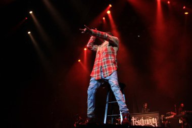 R & B Şarkıcısı Usher 12 Aralık 2015 'te Orlando Florida' daki Amway Center 'da sahne alacak..  