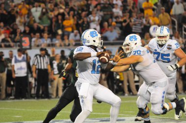 Kuzey Carolina 29 Aralık 2015 tarihinde Orlando Florida 'daki Kamp Dünya Stadyumu' nda oynanan Russell Atletizm Kupası 'nda Baylor ile karşılaşacak..