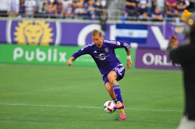 Orlando City SC, 6 Mayıs 2016 'da Orlando Florida' daki Dünya Kampı Stadyumu 'nda New York Red Bulls' a ev sahipliği yaptı.. 