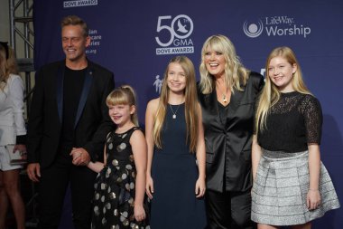 15 Ekim 2019 'da Nashville, Tennessee' deki Linbscome Üniversitesi 'nde verilen 50. GMA Dove Ödülleri sırasında kırmızı halı. 