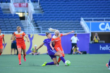 Orlando Pride sunucusu Houston Dash 23 Haziran 2016 'da Orlando Florida' daki Dünya Kampı Stadyumu 'nda..