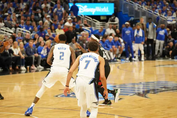 Orlando Magic 21 Nisan 2019 tarihinde Orlando Florida 'daki Amway Arena' da düzenlenen NBA Playoff 1 'de Toronto Rapçileri' ne ev sahipliği yapıyor..