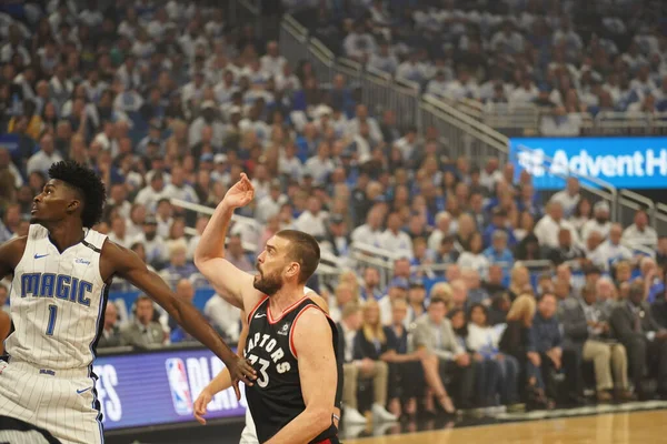 Orlando Magic Empfängt Die Toronto Rapters Während Der Nba Playoff — Stockfoto