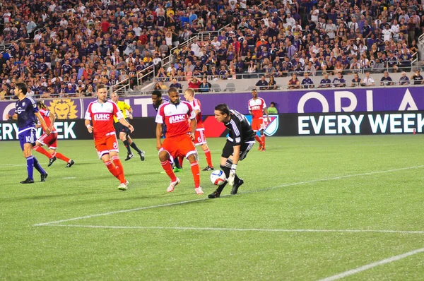 Orlando City SC, 8 Mayıs 2015 'te Florida' daki Kamp Dünyası Stadyumu 'nda Los Angeles Galaksisi' ne ev sahipliği yaptı.. 