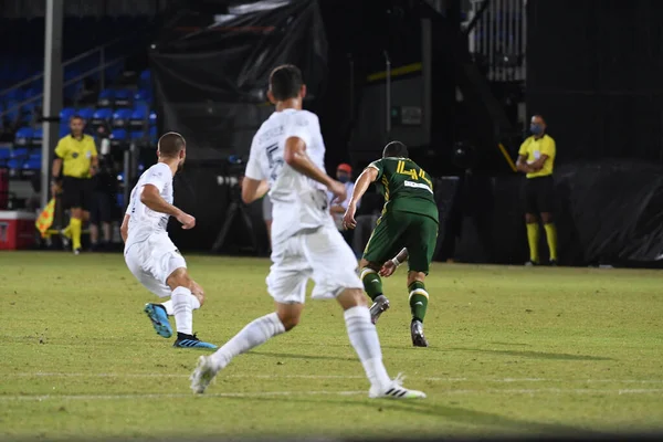 Los Angeles Galaksisi, 14 Temmuz 2020 'de Orlando Florida ABD' deki ESPN Vahşi Spor Dünyası 'nda düzenlenen MLS Sırt Turnuvası sırasında Portland Timbers ile karşı karşıya geldi.