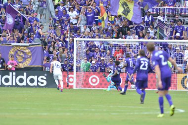 Orlando City 15 Nisan 2017 'de Florida, Orlando' daki Citrus Bowl 'da Los Angeles Galaksisine ev sahipliği yaptı..