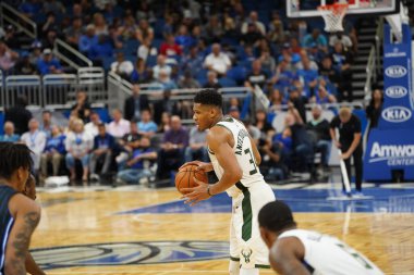 Orlando Magic, Orlando, Florida, ABD 'deki Amway Center' da Milwaukee Bucks 'a ev sahipliği yapıyor. 1 Kasım 2019.  