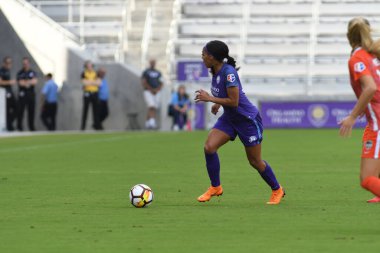 Orlando Pride, 22 Nisan 2018 'de Florida, Orlando' daki Exploria Stadyumu 'nda Houston Dash' e ev sahipliği yaptı..  