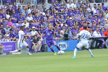 Orlando City 15 Nisan 2017 'de Florida, Orlando' daki Citrus Bowl 'da Los Angeles Galaksisine ev sahipliği yaptı.. 
