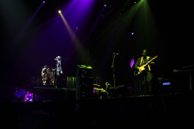 R & B Şarkıcısı Usher 12 Aralık 2014 'te Orlando Florida' daki Amway Center 'da sahne alacak..  