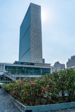 New York 'un sokak manzarası, gökdelenler, binaların dışı. 