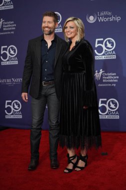 15 Ekim 2019 'da Nashville, Tennessee' deki Linbscome Üniversitesi 'nde verilen 50. GMA Dove Ödülleri sırasında kırmızı halı. 