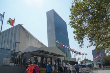 New York 'un sokak manzarası, gökdelenler, binaların dışı. 