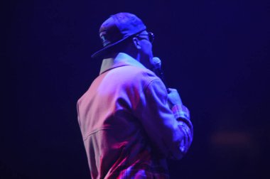 R & B Şarkıcısı Usher 12 Aralık 2015 'te Orlando Florida' daki Amway Center 'da sahne alacak..