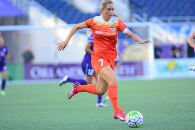 Orlando Pride sunucusu Houston Dash 23 Haziran 2016 'da Orlando Florida' daki Dünya Kampı Stadyumu 'nda..