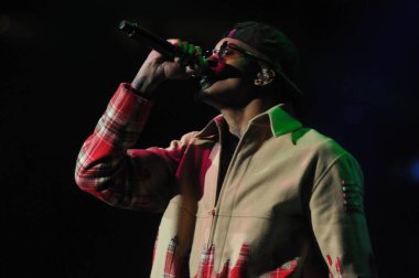 R & B Şarkıcısı Usher 12 Aralık 2014 'te Orlando Florida' daki Amway Center 'da sahne alacak..  