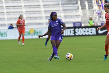 Orlando Pride, 22 Nisan 2018 'de Florida, Orlando' daki Exploria Stadyumu 'nda Houston Dash' e ev sahipliği yaptı..  