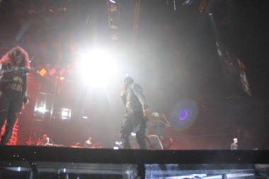 R & B Şarkıcısı Usher 12 Aralık 2014 'te Orlando Florida' daki Amway Center 'da sahne alacak..  