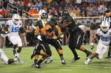 Kuzey Carolina 29 Aralık 2015 tarihinde Orlando Florida 'daki Kamp Dünya Stadyumu' nda oynanan Russell Atletizm Kupası 'nda Baylor ile karşılaşacak..