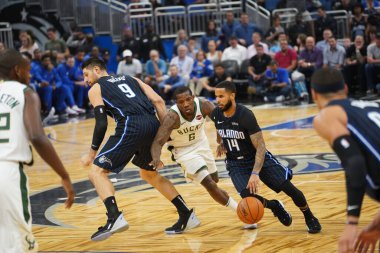 Orlando Magic, Orlando, Florida, ABD 'deki Amway Center' da Milwaukee Bucks 'a ev sahipliği yapıyor. 1 Kasım 2019.  