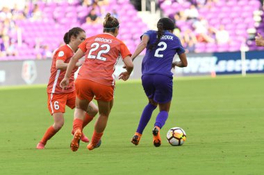 Orlando Pride, 22 Nisan 2018 'de Florida, Orlando' daki Exploria Stadyumu 'nda Houston Dash' e ev sahipliği yaptı..  