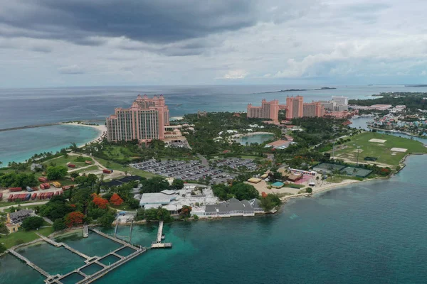 Atlantis Koyu, Bahamalar 'daki en ünlü tatil köyüdür.